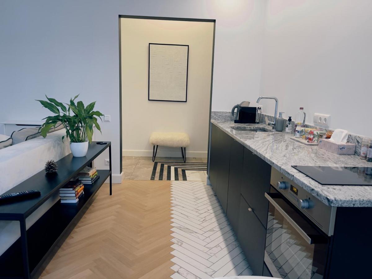 Miro Rooms French - Quiet Chic, Free Private Parking Riga Exterior foto